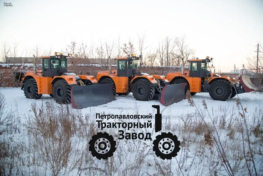 Бульдозер колесный универсальный с усиленным бульдозерным оборудованием