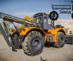 Универсальная дорожная машина с крановой стрелой